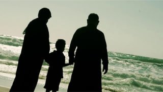 على قيد النجاة